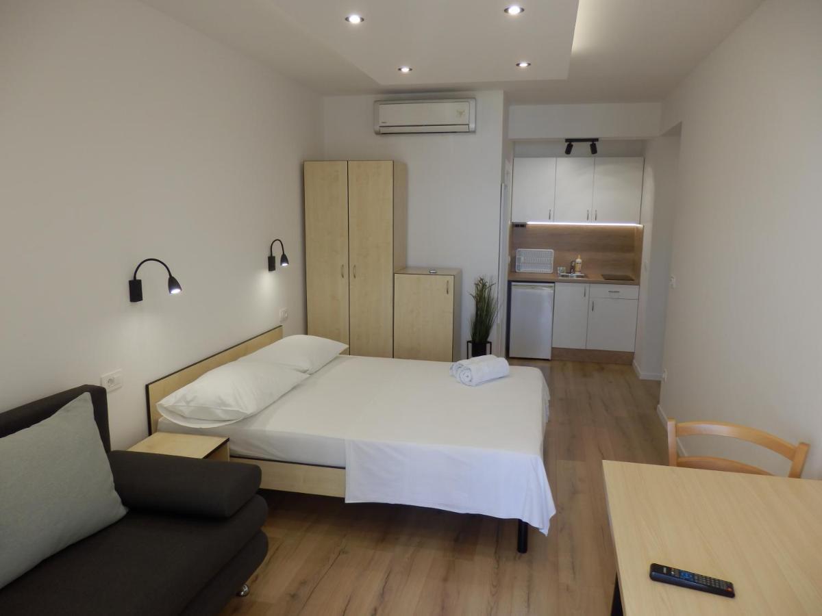 Apartments Rica Омиш Экстерьер фото