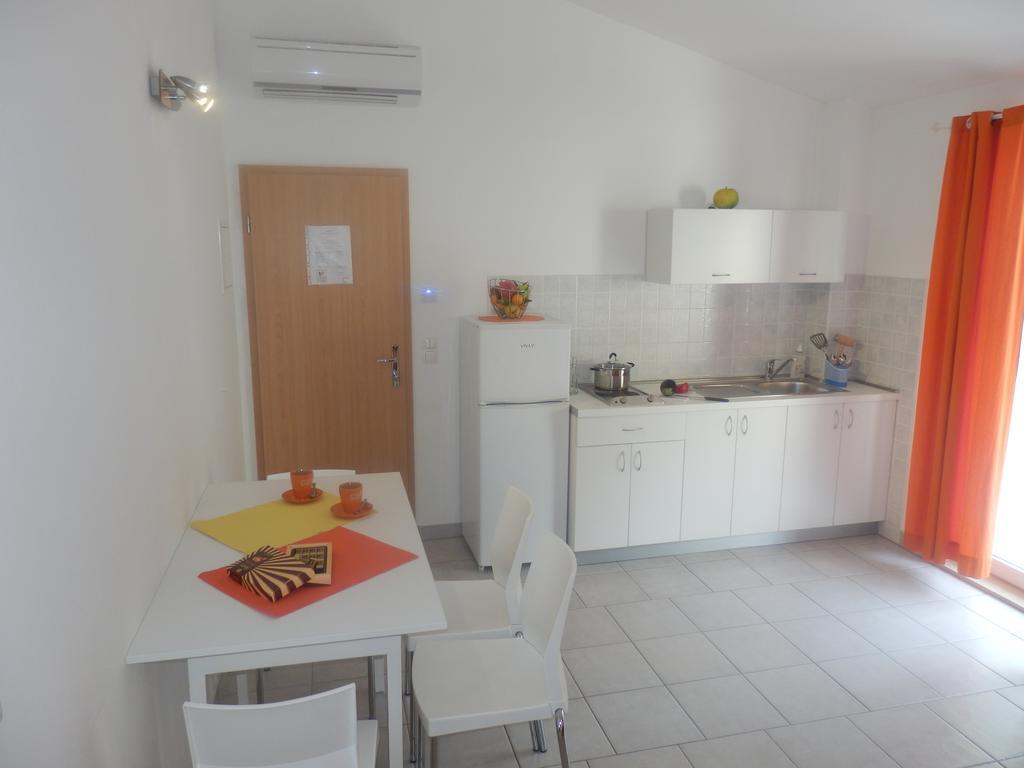 Apartments Rica Омиш Экстерьер фото